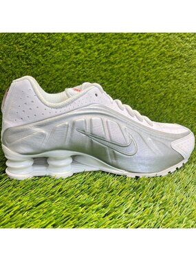 Nike Shox R4 Womens Size 10 White Metallic Silver Running Walking Shoes Sneakers